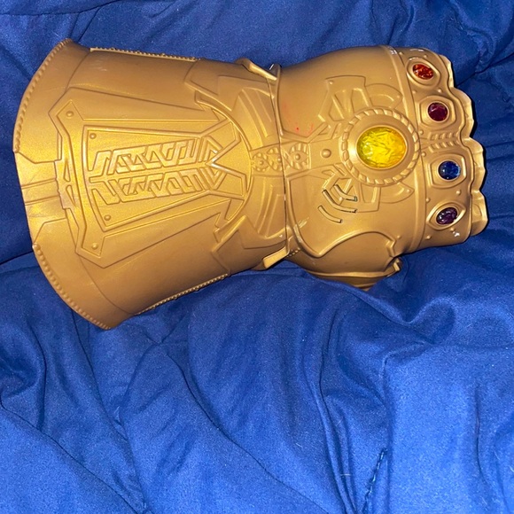 Thanos glove - Picture 1 of 1